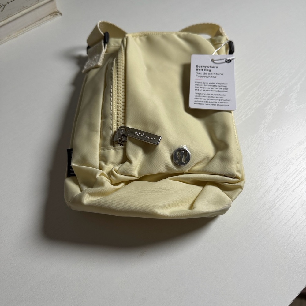 Lululemon Everywhere Belt Bag - Pale Yellow